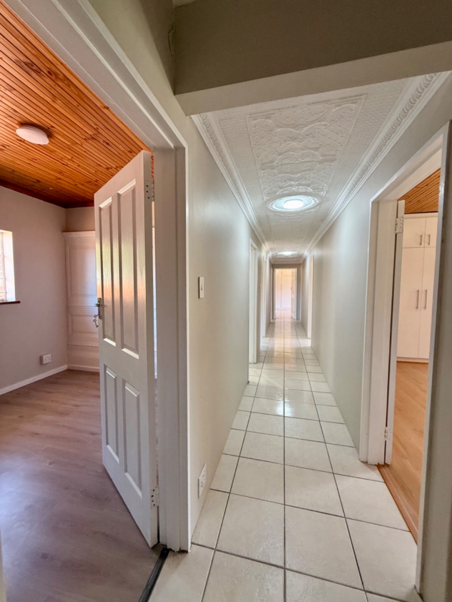 5 Bedroom Property for Sale in Bluewater Bay Eastern Cape